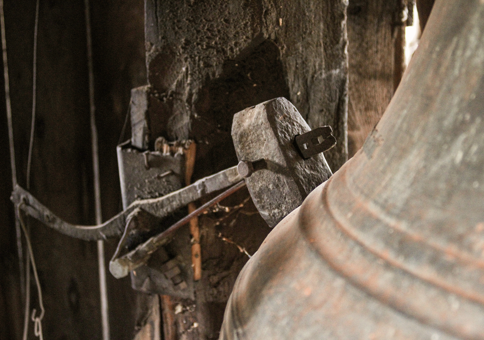 Glockenschlag-Hammer-oben