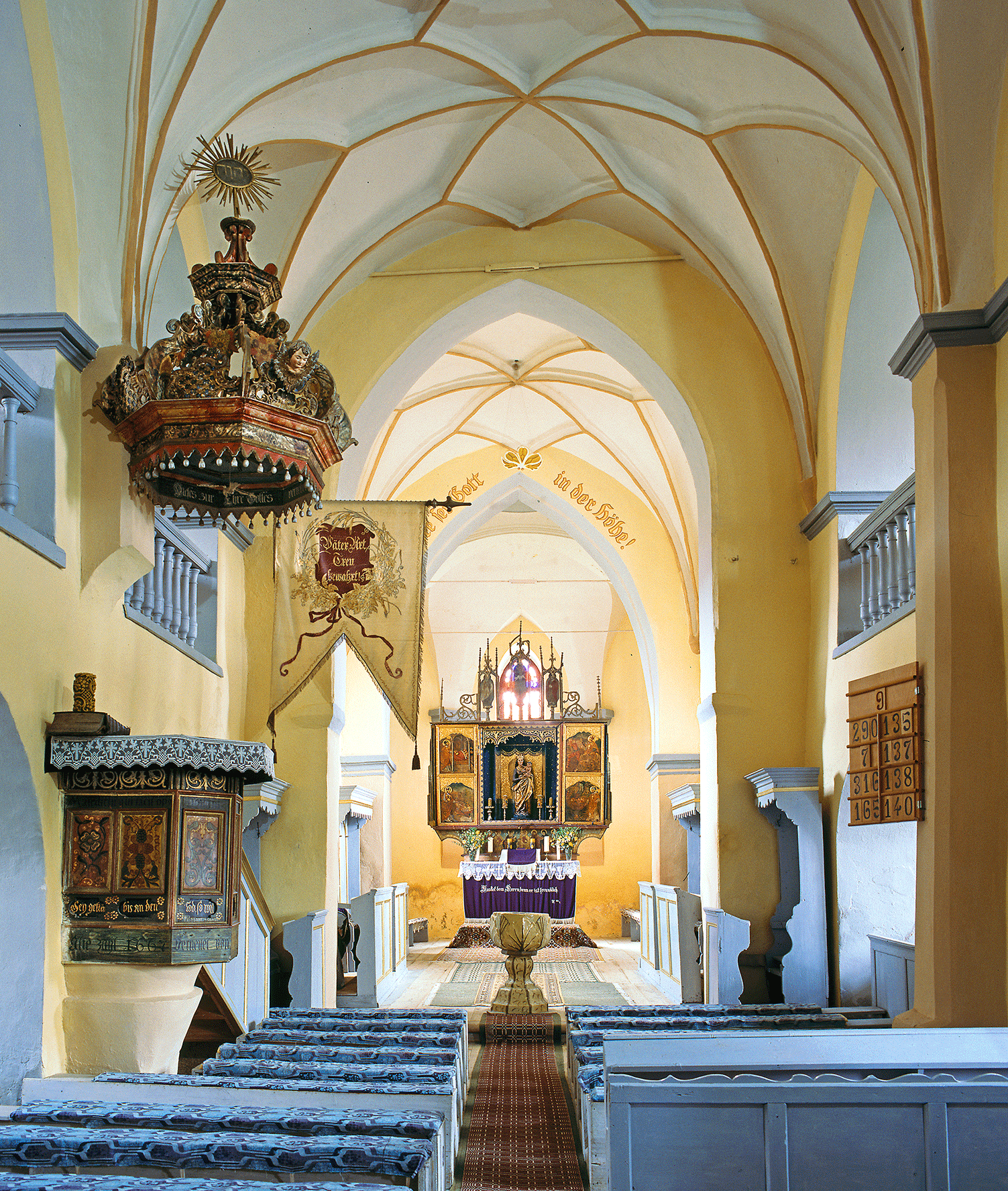 Kirche mit Altar (Bild Martin Eichler)